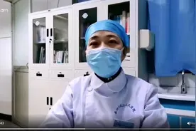 护士长妈妈在疫情一线工作
3岁妹妹问上6年级的哥哥：“是不是妈妈不要我们了？”图片
