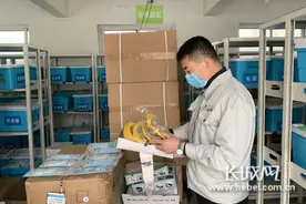 「秦皇岛战“疫”·一线写真」抚宁区人民医院设备科主任郑含佳——为了医护人员的口罩、消毒液有保障图片