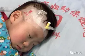 心酸！一岁女儿生病住院，女警妈妈却依然坚守防疫一线图片