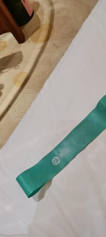 橡皮泥汉堡、奥特曼卡…前线医护“能量包”装满了爱