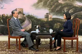 越南国家电视台就防控新冠病毒疫情专访中国驻越南大使熊波图片