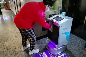 AI送餐机器人助力防疫视频封面