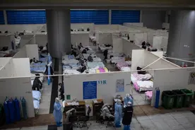 直击方舱医院：超千人入住20人一房，医生接诊头两小时是黄金期图片