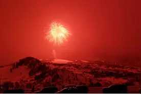重1.27吨烟花照亮天空！刷新吉尼斯最大烟花世界纪录图片