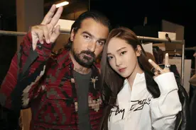 郑秀妍助阵纽约时装周 美甲却抢了镜头图片