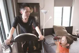 跑友脑洞大开在家开跑，宅家也挡不住跑马的心图片