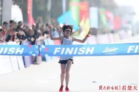 爱跑步的女孩有颗奔跑的心，居家期间依然“跑”个不停图片