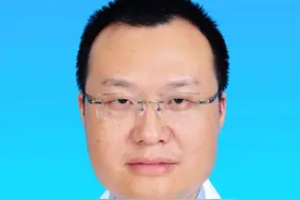 泪目！夫妻坚守医护一线，竟未能见上父亲离世时最后一面图片