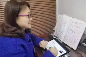 武汉网课老师首次开课，学生刷屏问候视频封面