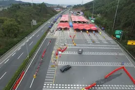 二广高速粤桂省界返程车流回落，防疫工作紧抓不松懈图片
