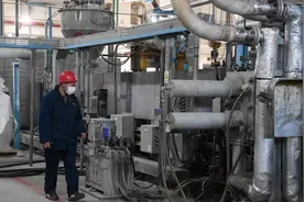 呼和浩特石化企业加班生产无纺布原料视频封面