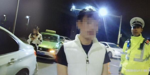 男子带女友去坦洲庆祝，女友半夜执意回珠海，中途出事被抓走……