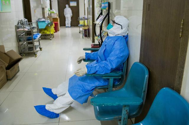 被感染医务人员的病房日记：儿子，妈妈要做奥特曼
