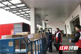 美国圣地亚哥湖南同乡会支援抗“疫”首批物资抵达长沙图片