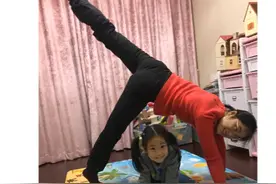幼儿园的孩子画了自己的宅家日记，最后一张“大白”妈妈让人泪目图片