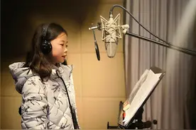 福建师大附小一年级学生演唱抗疫原创歌曲 致敬逆行者图片