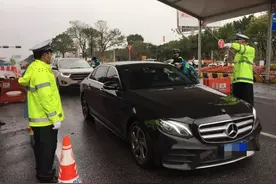 24小时在岗！他们风雨无阻坚守在大桥联合检疫站图片