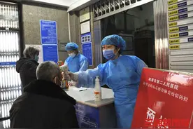 共同战“疫”丨退休前，她们说要站好最后一班岗图片