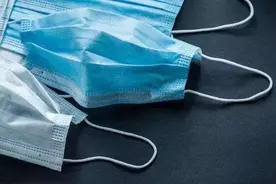 北京：商务楼内员工办公间距不小于1米 分流乘电梯图片