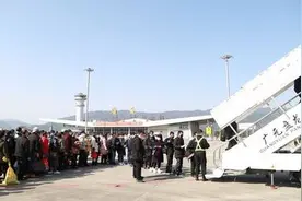 「开工那些事」跨过大半个中国接员工复工｜包巴士、火车，浙江嘉善今天还包飞机了图片