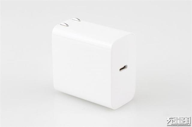 体积缩减27% 小米65W PD充电器评测