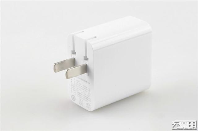 体积缩减27% 小米65W PD充电器评测