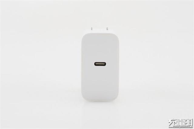 体积缩减27% 小米65W PD充电器评测