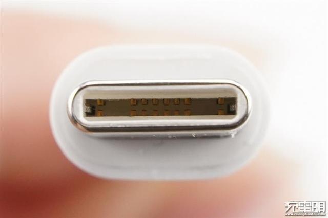 体积缩减27% 小米65W PD充电器评测