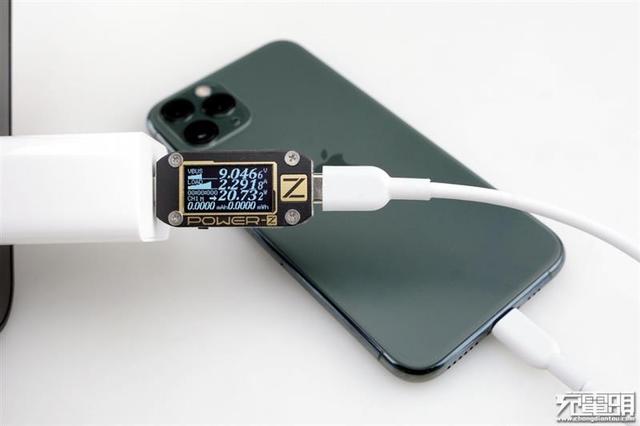 体积缩减27% 小米65W PD充电器评测