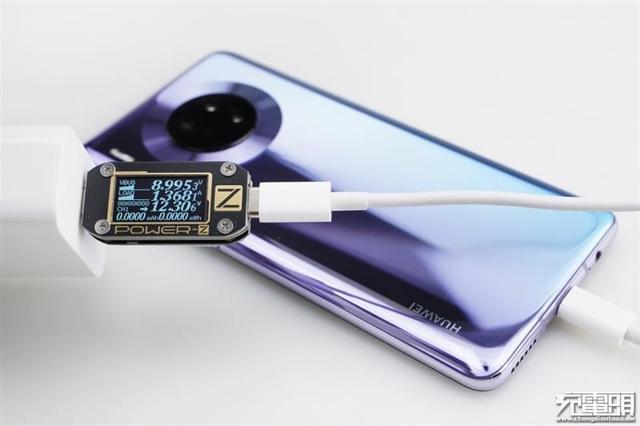体积缩减27% 小米65W PD充电器评测
