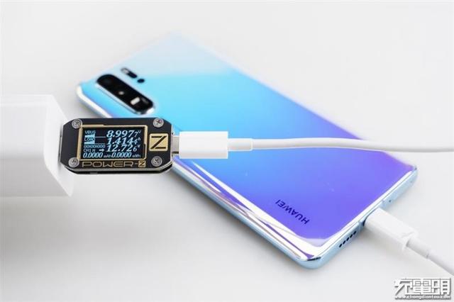 体积缩减27% 小米65W PD充电器评测