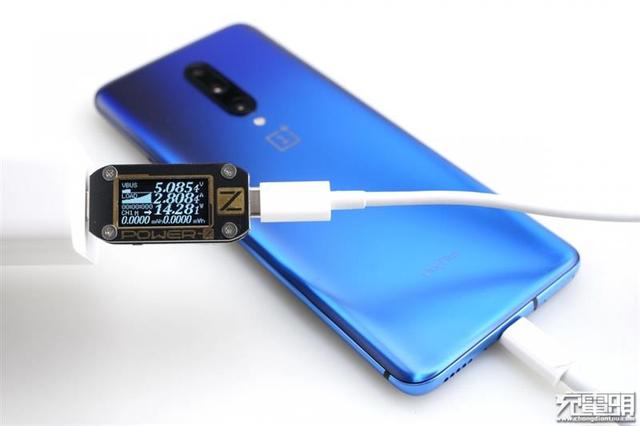 体积缩减27% 小米65W PD充电器评测