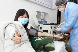 武汉20名康复医护人员捐献血浆，12名重症者接受血浆治疗图片