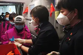 东航再派3架包机运输3省医护人员驰援武汉，累计70班次视频封面