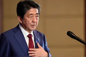 安倍拟向日本民众发现金：不设收入限制 每人发10万日元图片