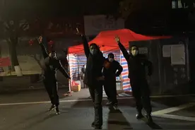寒潮来袭的夜晚 乐清卡点“拉丁大叔”带你跳恰恰图片