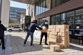 驼奶粉、牦牛肉、恰玛古，新疆特产爱心物资陆续送至湖北图片
