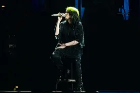 碧梨获全英音乐奖最佳国际女歌手，现场首唱007主题曲图片