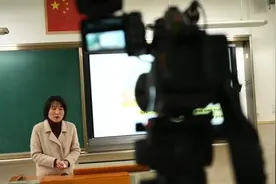 上海千余名师合力打造“网上课堂”视频封面