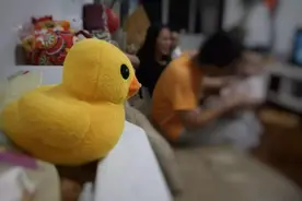为了让保姆尽快上岗，上海夫妻把保姆接回家“伺候”了14天，保姆：太逍遥了图片