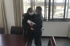 疫情下的温暖：淳安久别父女当庭相拥冰释前嫌图片