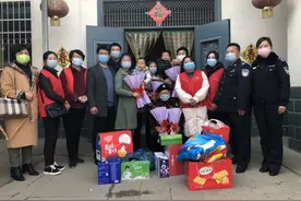 巜狠心！2岁男童被遗弃在养猪场，辅警“爸爸”接他回“家”》后续：爱心涌向周口2岁男童“代理爸爸”获点赞图片