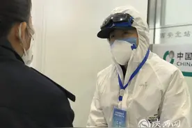 坚守：56岁女警在“战疫”一线当上姥姥图片