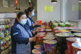 特殊时期，有一种不打烊的深夜温暖，叫24小时便利店｜店长日记图片