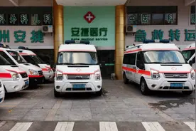 救护车告急！这家民企改造救护车，免费提供24小时转运服务图片