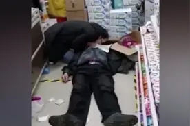 超市里他突然摘掉口罩，接下来一幕惊呆了旁人视频封面