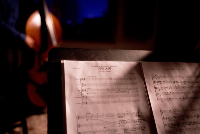 从爱乐之城传来一曲《天使之爱》，为中国抗疫加油