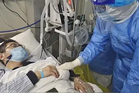 用生命守护生命——记军队支援湖北医疗队专家、火神山医院综合科主任毛青图片