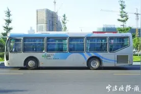 母亲突发急症，宁波一家人坐公交被拒载！网友却一边倒要给司机写表扬信…图片