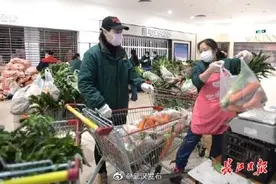 全程记录，“十元蔬菜”是这样送到居民手上的图片